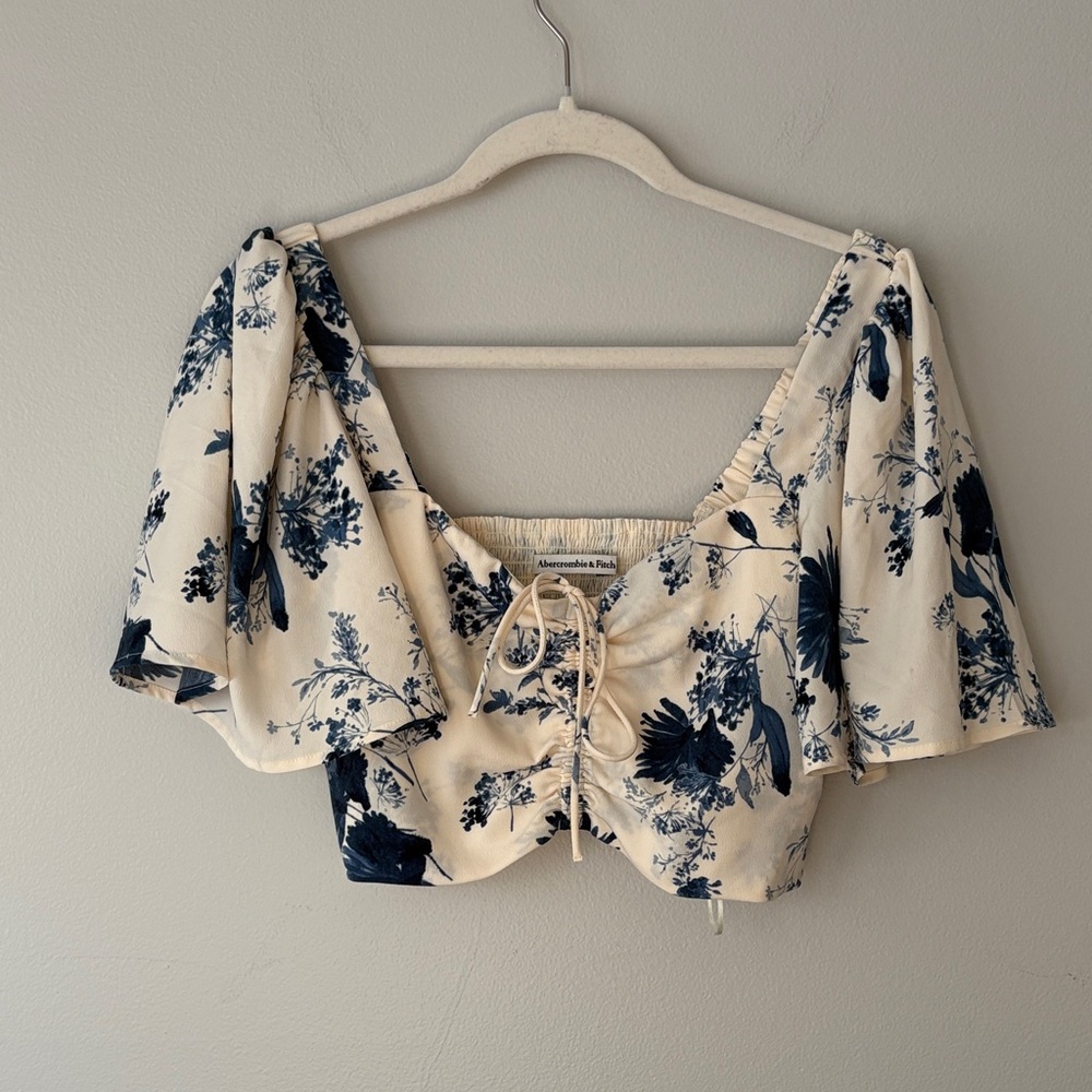Abercrombie & Fitch Puff Sleeve Floral Smocked Crop Top